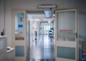 Plan urlopów w placówce medycznej a braki kadrowe – kiedy można odmówić urlopu, przesunąć termin albo zmienić zatwierdzony plan?