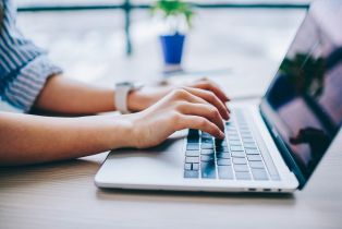 Laptopy dla biznesu – jak wybrać laptop dla mojej firmy?