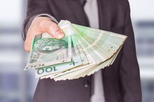 Jak wypłacić „trzynastkę” w SPZOZ? Przepisy i praktyka