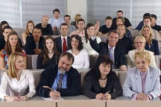 Gdzie rozwijać kompetencje zawodowe - wybór studiów dla kadry zarządzającej w sektorze zdrowia
