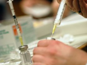 Jak dokumentować wywiązanie się z obowiązku informowania o szczepieniach w czasach epidemii