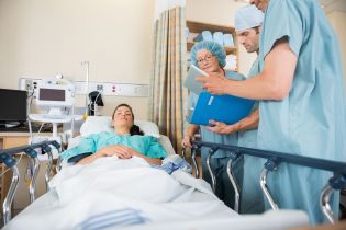 Koronawirus: szpitale ograniczają odwiedziny 