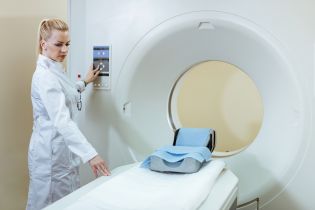 Jak skutecznie negocjować umowy z dostawcami sprzętu medycznego