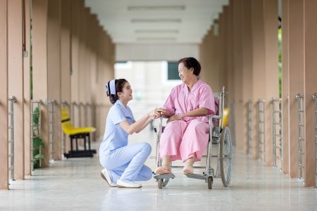   Pracownicy rejestracji mają obowiązek dbać o godność pacjenta
